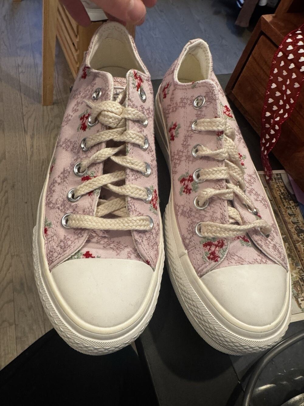 Size 7 - Converse Chuck Taylor All Star Low Lace - Summit Pink Womens